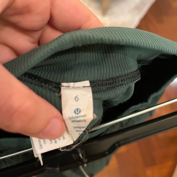 Lululemon capris - Picture 4 of 4